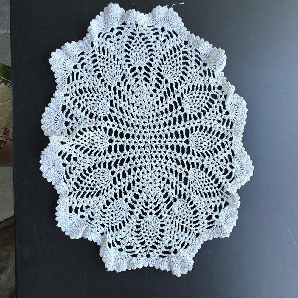 Vintage White Crochet Lace Doily Pineapple Pattern Oval Table Topper 16x13